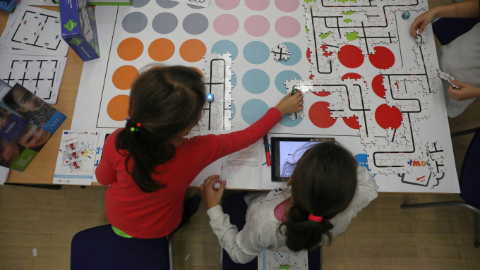 Zdjęcie ilustracyjne: Na Podkarpaciu w szkołach podstawowych będą zajęcia z robotyki i programowania, fot. PAP/Tomasz Gzell