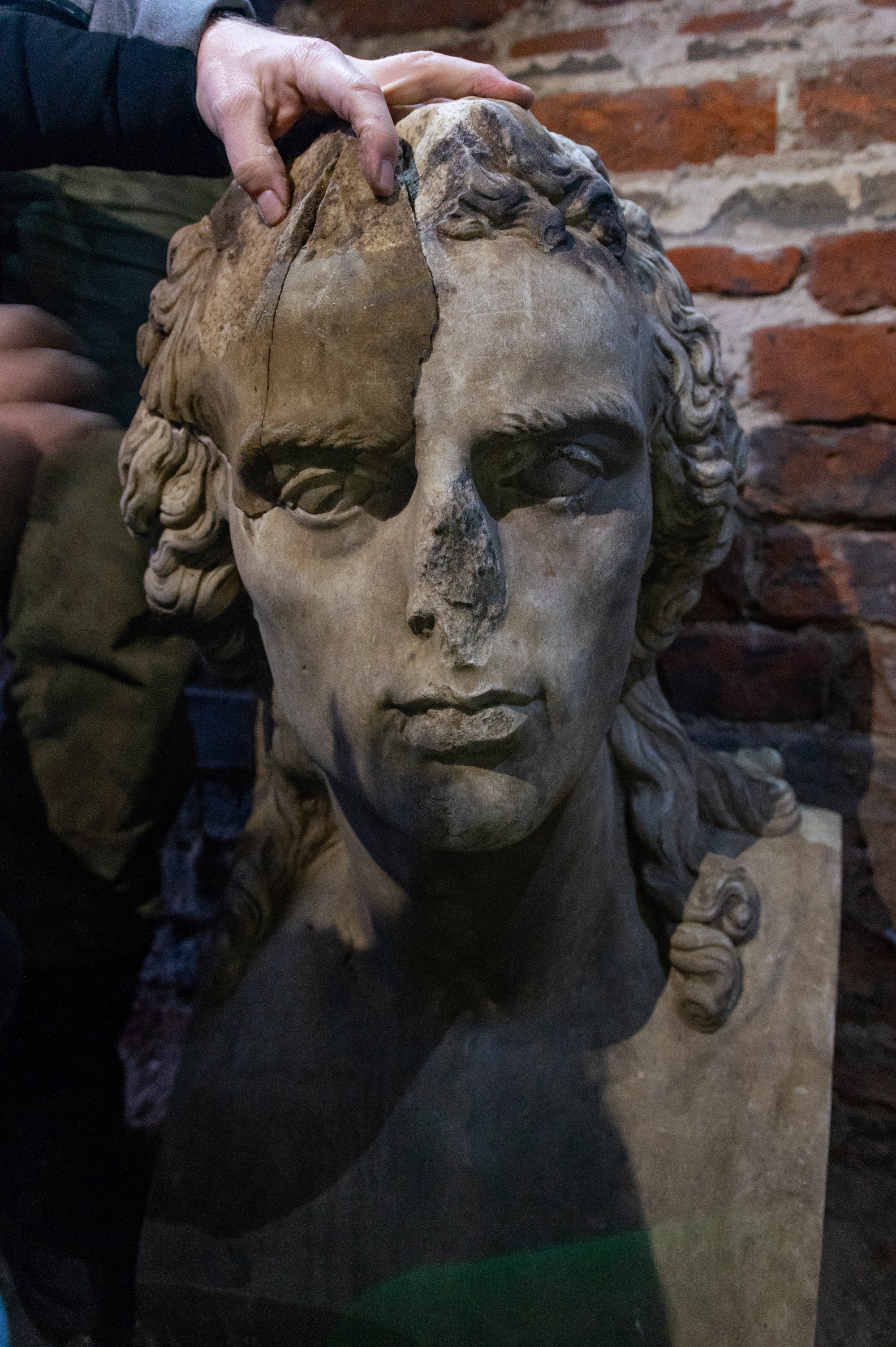 Odnaleziony pomnik Schillera w Głogowie (3).jpg