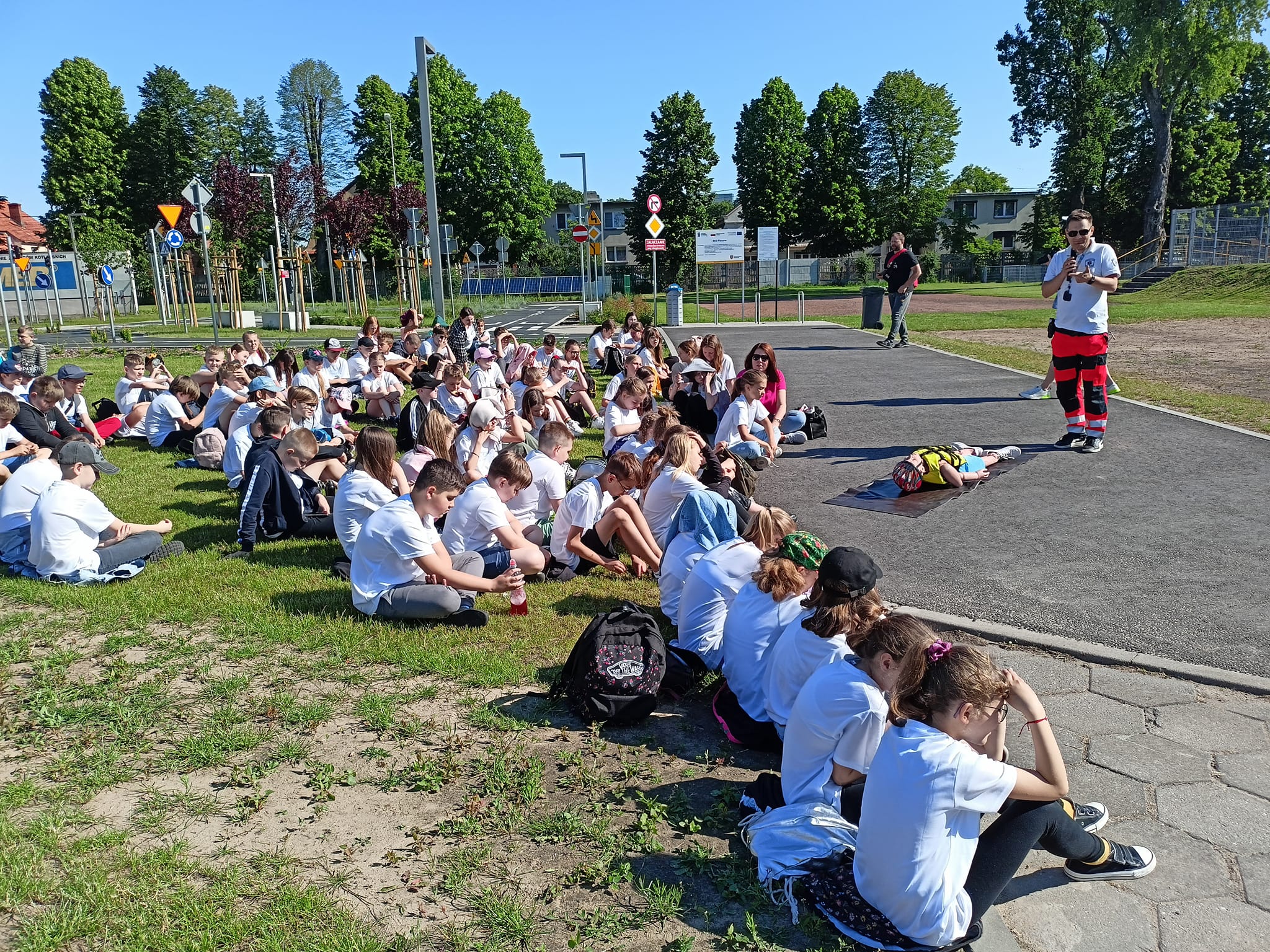 (UMiG Pleszew): symulacje wypadków drogowych z udziałem rowerzystów przeprowadzały służby policyjne i ratownicze