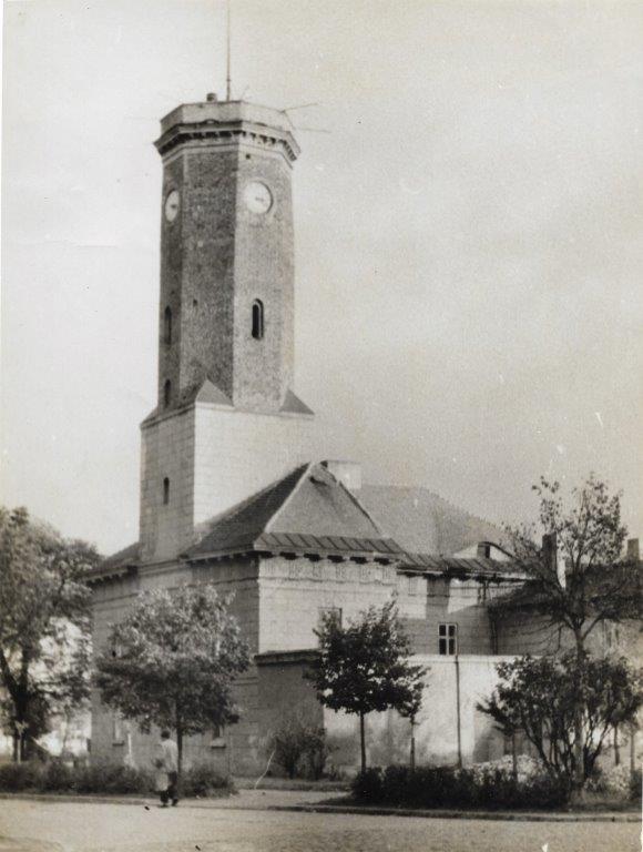 Fot. Ratusz w Kole przed katastrofą w 1987 r.