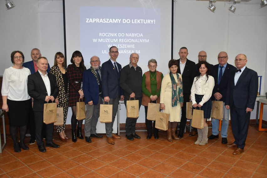 Fot. (Muzeum Regionalne w Pleszewie): Zespół redakcyjny oraz autorzy artykułów czyli „Rocznik Pleszewski 2022”