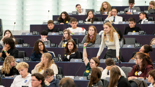 Członkowie zwycięskich zespołów odwiedzą Parlament Europejski w Strasburgu, gdzie będą mieli okazję wziąć udział w debatach dotyczących autentycznych problemów UE; fot. © European Union 2024 - Source : EP