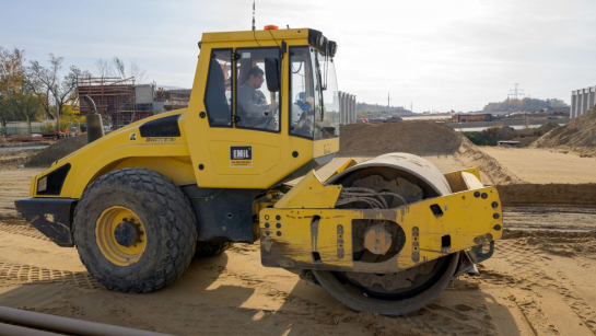 Ze środków RFRD 2026 wykonanych zostanie 1 679 inwestycji: 518 na drogach powiatowych oraz 1 161 na drogach gminnych; fot. PAP/Grzegorz Michałowski