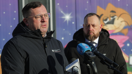 Minister rolnictwa i rozwoju wsi Stefan Krajewski i Główny Lekarz Weterynarii Paweł Meyer; fot. PAP/Tomasz Waszczuk