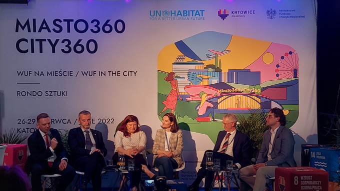 Fot. (UMiG w Pleszewie): Burmistrz Arkadiusz Ptak (drugi od prawej) jako prelegent wziął udział w dwóch debatach podczas WUF 11 w Katowicach   