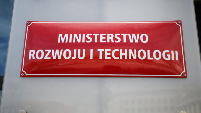 Będzie nowy program dla samorządów „Rozświetlamy Polskę; Fot. PAP/Albert Zawada