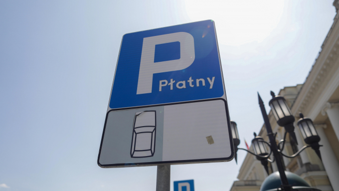Różnicowanie opłat za parkowanie ze względu na formę władania to dyskryminacja - stwierdził sąd Fot.PAP/Albert Zawada