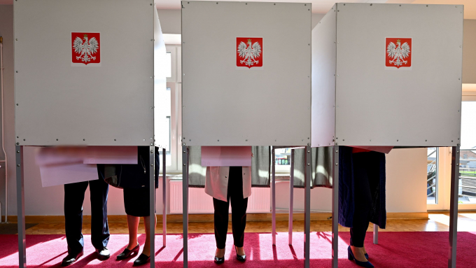 Jak głosować w drugiej turze wyborów?, fot. PAP/Grzegorz Michałowski