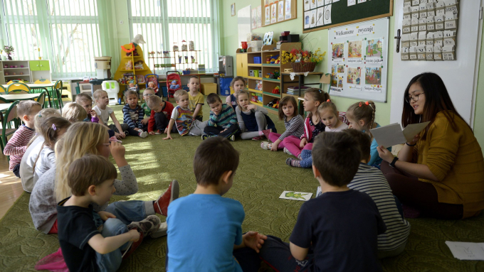 owożenie dziecka do przedszkola poza gminą zamieszkania – kto za to zapłaci?, fot. PAP/Darek Delmanowicz