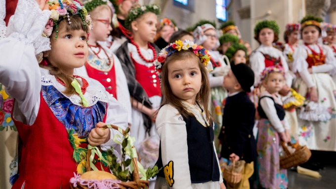 Wielkanocne święcenie pokarmów w kościele św. Jacka w Bytomiu; Fot. PAP/Andrzej Grygiel