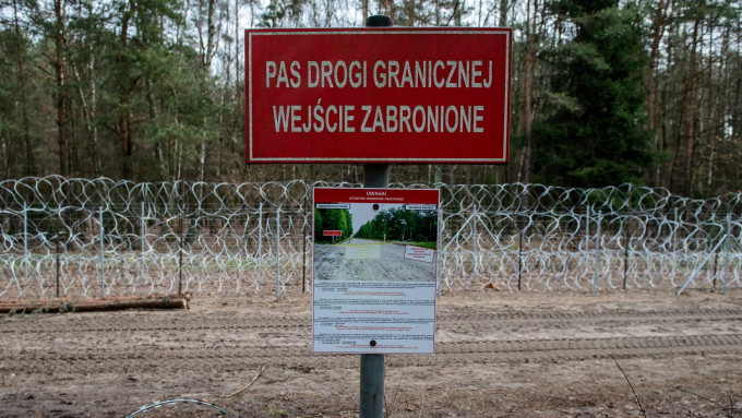 Strefa buforowa obejmie zakazem przebywania długość granicy na odcinku 60,67 km;  fot. PAP/Wojtek Jargiło