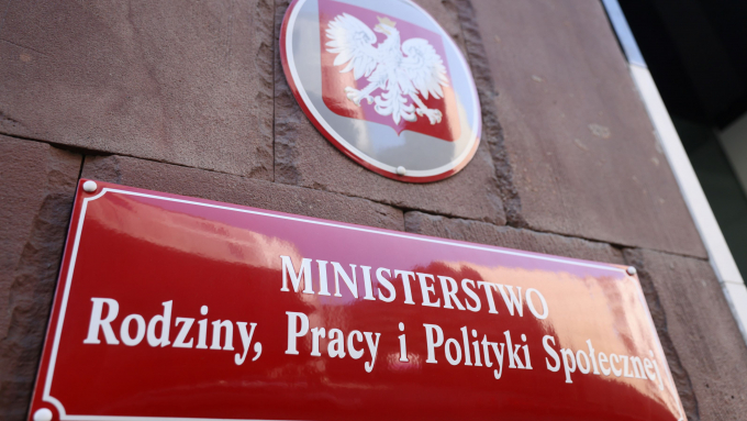 Przy MRPiPS ruszyły prace zespołu ds. reformy systemu pomocy społecznej, fot. PAP/Leszek Szymański