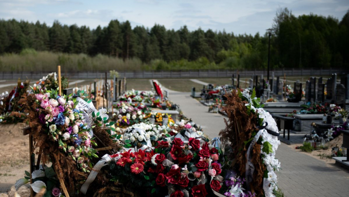 Według orzecznictwa sądów administracyjnych tzw. prawo do grobu obejmuje prawo do wybudowania nagrobka. Zdjęcie ilustracyjne; fot. PAP/Michał Zieliński
