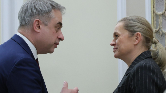 Wicepremier, minister cyfryzacji Krzysztof Gawkowski (L) oraz ministra edukacji Barbara Nowacka; fot. PAP/Rafał Guz