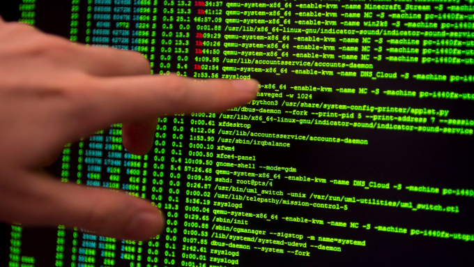 Podczas szkoleń można zadawać pytania ekspertom, a po zakończeniu sesji uczestnicy otrzymają zaświadczenie potwierdzające udział; fot. PAP/EPA