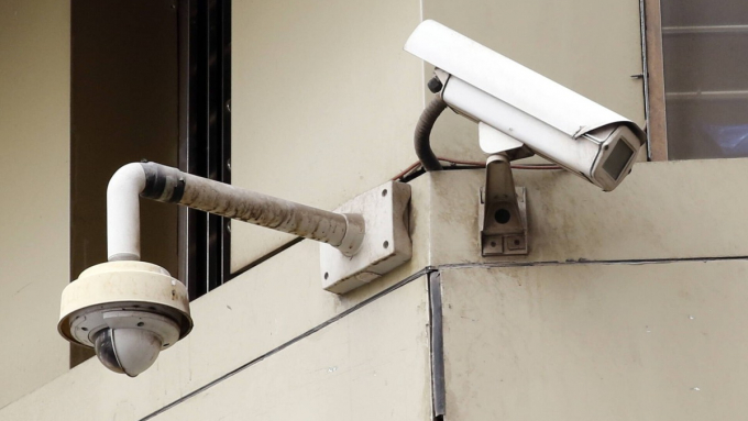 Kamery, które pojawiły się na dwóch płockich parkingach, rozróżniają ludzi od pojazdów i innych obiektów, nie zareagują więc np. na obecność kota lub ptaka. Zdjęcie ilustracyjne; fot. PAP/EPA