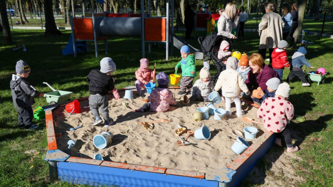 Zdaniem UMP wychowawcy powinni stać się gwarantami utrzymania wysokich standardów opieki nad dziećmi do lat 3; fot. PAP/Paweł Supernak