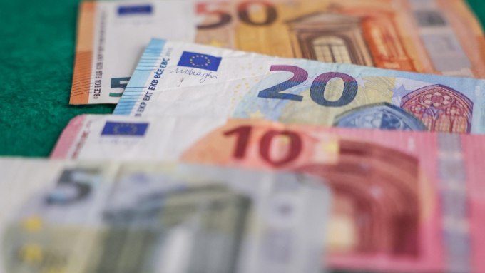 Łącznie w obu naborach do rozdysponowania jest 710 mln złotych; fot. PAP/Szymon Pulcyn