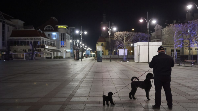 Jak wynika z najnowszych danych GUS, depopulacja postępuje znacznie szybciej, niż zakładano w dotychczasowych prognozach. Zdjęcie ilustracyjne; fot. PAP/Adam Warżawa