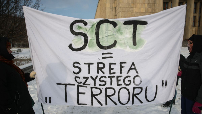 Protest przeciwko krakowskiej strefie czystego transportu; fot.  PAP/Łukasz Gągulski