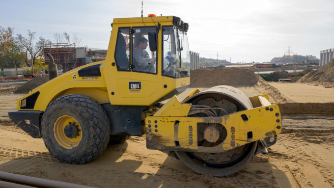Ze środków RFRD 2026 wykonanych zostanie 1 679 inwestycji: 518 na drogach powiatowych oraz 1 161 na drogach gminnych; fot. PAP/Grzegorz Michałowski