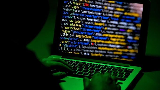 Po cyberataka minister cyfryzacji Krzysztof Gawkowski zaapelował do mieszkańców Myszkowa, aby zachowali ostrożność wobec podejrzanych telefonów i maili oraz zastrzegli numer PESEL; fot. PAP/EPA