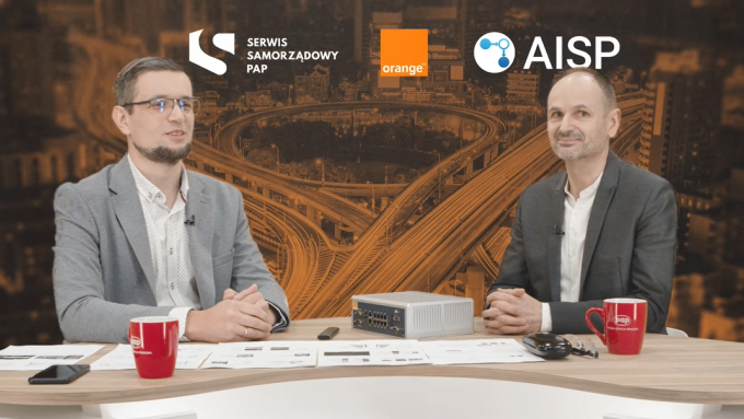 CEO AISP sp. z o.o. Sławomir Paszko (po lewej) i ekspert inżynier IT w Orange Polska Roman Ptak (po prawej); fot. Serwis Samorządowy PAP