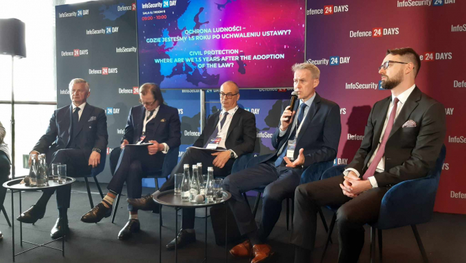 Konferencja "Ochrona  ludności - gdzie jesteśmy 1,5 roku po uchwaleniu ustawy?" podczas Defence24 Days; fot. Serwis Samorządowy PAP